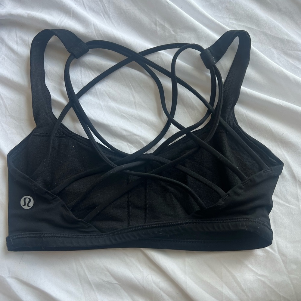 Black Lululemon sports bra